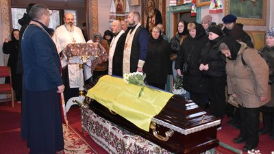 У Луцькій громаді попрощалися із загиблим на Донеччині 38-річним бійцем Олександром Філіпчуком У Луцькій громаді попрощалися із загиблим на Донеччині 38-річним бійцем Олександром Філіпчуком