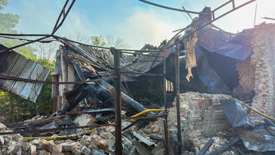 Зруйнований будинок після удару дроном РФ по Катеринівці Зруйнований будинок після удару дроном РФ по Катеринівці