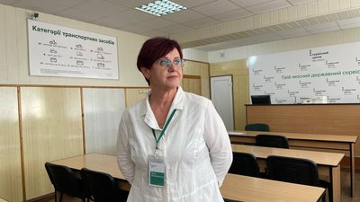 Жителька Миколаєва у 65 років отримала перше водійське посвідчення Жителька Миколаєва у 65 років отримала перше водійське посвідчення
