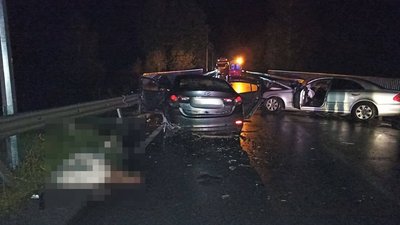 Лобове зіткнення автівок під Житомиром: один з водіїв загинув, двоє людей травмовані