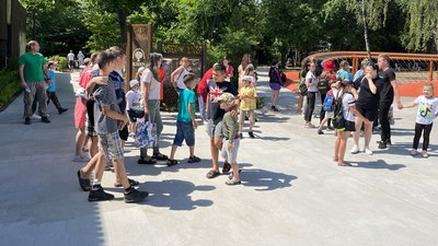 Готують вольєри та заготівлі: черкаський зоопарк готується до зими Готують вольєри та заготівлі: черкаський зоопарк готується до зими