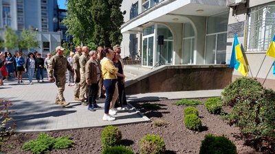 Відкрили памʼятну дошку Євгену Старинцю Відкрили памʼятну дошку Євгену Старинцю