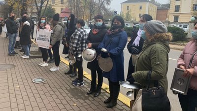 Франківські ресторатори продовжують протестувати проти введення карантину "вихідного дня" Франківські ресторатори продовжують протестувати проти введення карантину "вихідного дня"