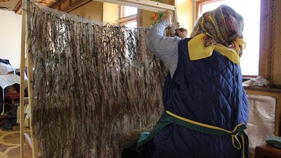 Для снайперів та розвідників: 87-річна вінничанка виготовляє "кікімори" Для снайперів та розвідників: 87-річна вінничанка виготовляє "кікімори"