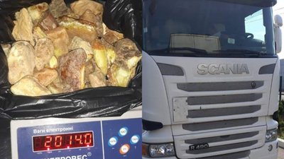 На Волинській митниці вилучили два кілограми бурштину