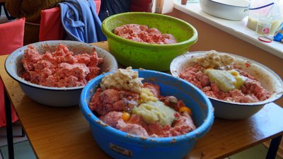Актори – у ролях кухарів. У Дрогобичі театральна трупа готує котлети для бійців – фоторепортаж Актори – у ролях кухарів. У Дрогобичі театральна трупа готує котлети для бійців – фоторепортаж