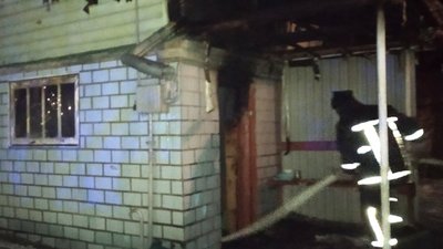 Дівчинку, яка постраждала під час пожежі у Новгороді-Сіверському перевезли на лікування до Києва Дівчинку, яка постраждала під час пожежі у Новгороді-Сіверському перевезли на лікування до Києва
