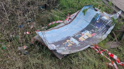 Під Харковом ремонтують дорогу після ракетного удару РФ 8 травня ввечері