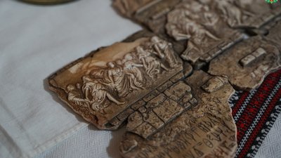 У Житомирі рідним 11 загиблих військових вручили "Ікони пам'яті" У Житомирі рідним 11 загиблих військових вручили "Ікони пам'яті"