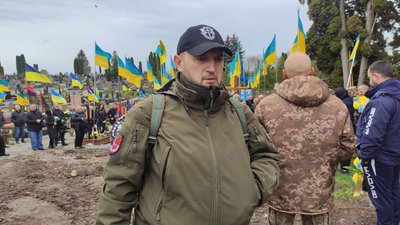 У Тернополі попрощалися з волонтером, військовослужбовцем Віталієм Заверухою У Тернополі попрощалися з волонтером, військовослужбовцем Віталієм Заверухою