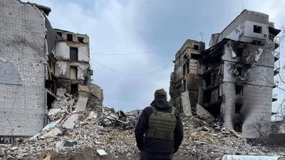 "Було пів батона хліба на два тижні на цілу родину". Історія волонтера з Ірпеня Романа "Було пів батона хліба на два тижні на цілу родину". Історія волонтера з Ірпеня Романа