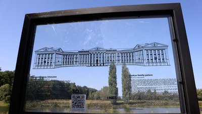 У Романові на Житомирщині встановили стенд 3D-візуалізації замку графа Ілінського У Романові на Житомирщині встановили стенд 3D-візуалізації замку графа Ілінського