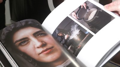 Фотографії більше сотні людей, які працювали у місті під час бойових дій: відбулась презентація книги "04:35 Чернігів"