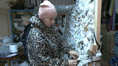 Волонтерки з села на Черкащині допомагають фронту Волонтерки з села на Черкащині допомагають фронту