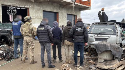 Продавав авто, які ввезли в Україну як гуманітарна допомога: підозрюють закарпатця
