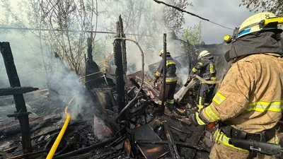 18 квітня у Запоріжжі горіли дві господарчі споруди: пожежу ліквідували