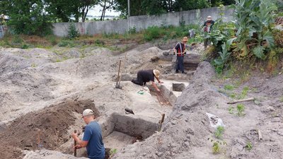 Живі історії, розказані скелетами давніх черкасців: археологи досліджують давній цвинтар на Подолі Живі історії, розказані скелетами давніх черкасців: археологи досліджують давній цвинтар на Подолі