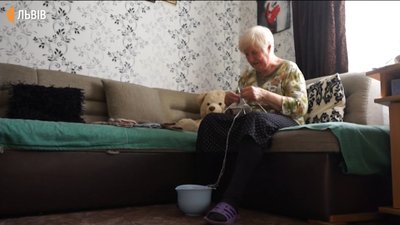 В'яже шкарпетки для військових. Людмила Сидоренко. СУСПІЛЬНЕ | ЛЮДИ
