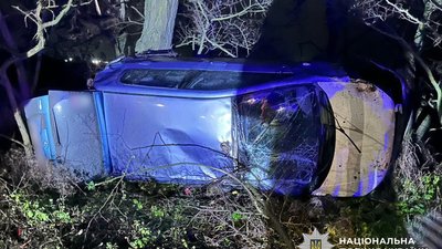 На Полтавщині автомобіль з’їхав у кювет та перекинувся: водій загинув