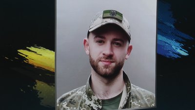 "Це — дуже болюча передача". Матері полеглого воїна Василя Стефанишина передали речі з місця загибелі сина "Це — дуже болюча передача". Матері полеглого воїна Василя Стефанишина передали речі з місця загибелі сина