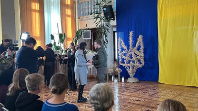 Родинам загиблих бійців з Тернопільщини вручили ордени "За мужність"