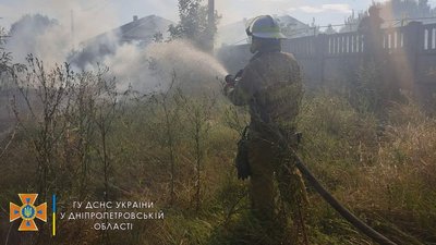 На Дніпропетровщині рятувальники загасили загоряння 4,5 гектара сухої трави
