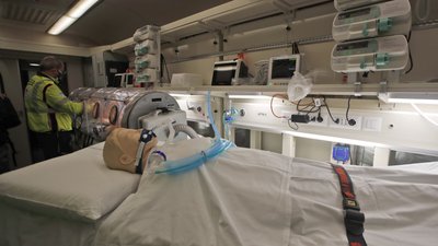 Госпіталь та центр вакцинації. В Італії запустили перший "поїзд здоров'я"