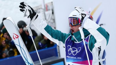 Австралієць Купер Вудс після перемоги в чоловічому могулі на Олімпійських іграх-2026