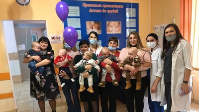 У Франківську медики обласного перинатального центру приєдналися до акції на підтримку "поспішайок" У Франківську медики обласного перинатального центру приєдналися до акції на підтримку "поспішайок"