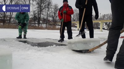 Водохреще 2021 у Сумах: цьогоріч без заходів та масових занурень Водохреще 2021 у Сумах: цьогоріч без заходів та масових занурень