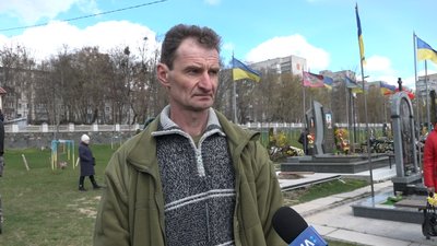 У Житомирі попрощалися з 19-річним військовослужбовцем 26 артилерійської бригади Дмитром Абрамчуком У Житомирі попрощалися з 19-річним військовослужбовцем 26 артилерійської бригади Дмитром Абрамчуком