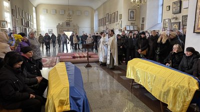 У Полтаві прощаються із військовими Віталієм Тараном та Сергієм Арестовим