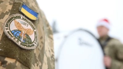 Житомирський військовий інститут влаштував музичне вітання зі святами просто неба