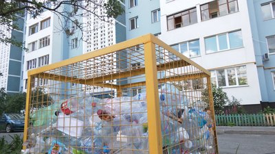 Мешканці ОСББ в Черкасах на виручені від сортування сміття гроші облаштовують територію Мешканці ОСББ в Черкасах на виручені від сортування сміття гроші облаштовують територію