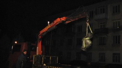 Зняли за 15 хвилин: у Житомирі демонтували бюст російському письменнику Олександру Пушкіну Зняли за 15 хвилин: у Житомирі демонтували бюст російському письменнику Олександру Пушкіну