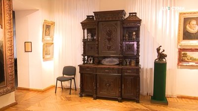 Два десятки експонатів реставрували в Сумському художньому музеї