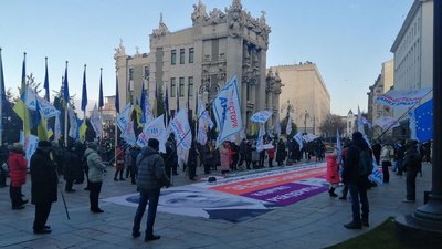 Вкладники збанкрутілої "Аркади" мітингували під ОПУ, а потім перекрили рух Хрещатиком
