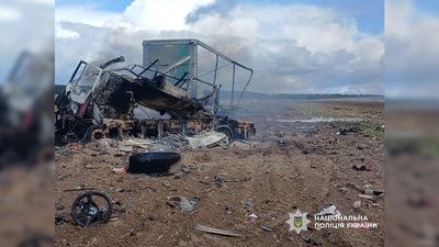 Атака на Чернігівщину: росіяни "Герберами" вдарили по вантажівці та дроном у трактор