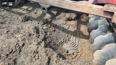 На околиці Чернігова на міні підірвався трактор