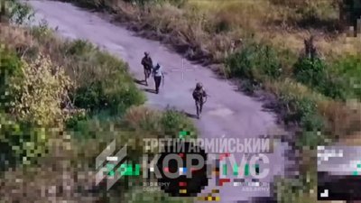 Бійці підрозділу «VINDICTA» евакуюють цивільного чоловіка на Лиманському напрямку