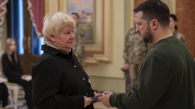 Матері Масима Кагала президент вручив сертифікати на квартири Матері Масима Кагала президент вручив сертифікати на квартири