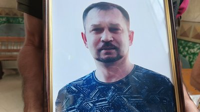 У Луцьку попрощалися з трьома військовослужбовцями У Луцьку попрощалися з трьома військовослужбовцями