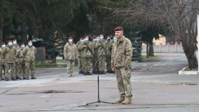 На Житомирщині вітали з професійним святом десантників–вручили нагороди та відзнаки На Житомирщині вітали з професійним святом десантників–вручили нагороди та відзнаки