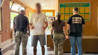 Житель Кіровоградщини хотів виїхати за кордон за підробленими документами: його затримали