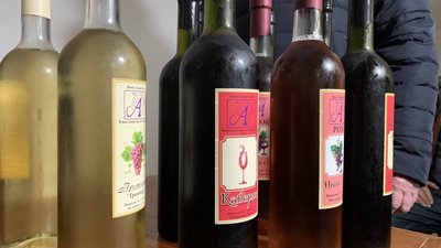 38 виноробів беруть участь у конкурсі "Червене вино" на Закарпатті 38 виноробів беруть участь у конкурсі "Червене вино" на Закарпатті