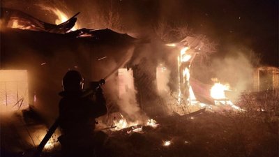 Пожежі на Чернігівщині: у згорілому будинку рятувальники виявили тіло людини