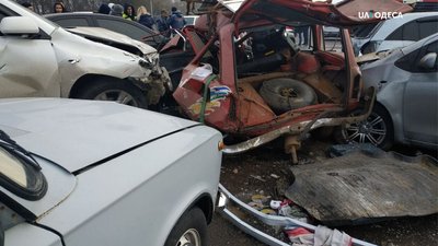 На трасі "Одеса-Київ" в умовах туману сталися 3 ДТП: 1 пасажир загинув, 4 травмованих