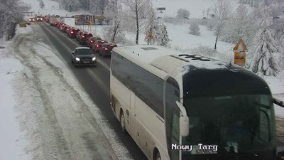 Затори на десятки кілометрів. Туристи заполонили гірськолижні курорти Польщі