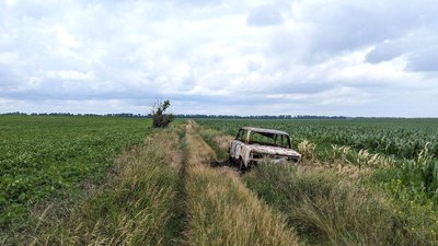 Автомобіль згорів у Хорольській громаді на польовій дорозі Автомобіль згорів у Хорольській громаді на польовій дорозі