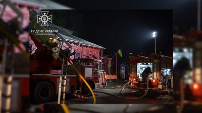 Площа пожежі 500 квадратних метрів: у Чернігові вночі горів ресторан "Хряк" Площа пожежі 500 квадратних метрів: у Чернігові вночі горів ресторан "Хряк"
